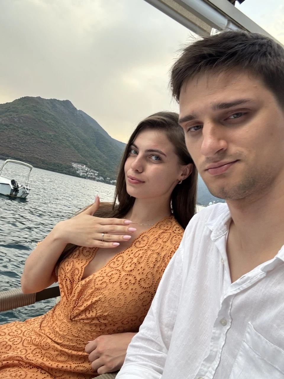 Николай и Ольга на лодке